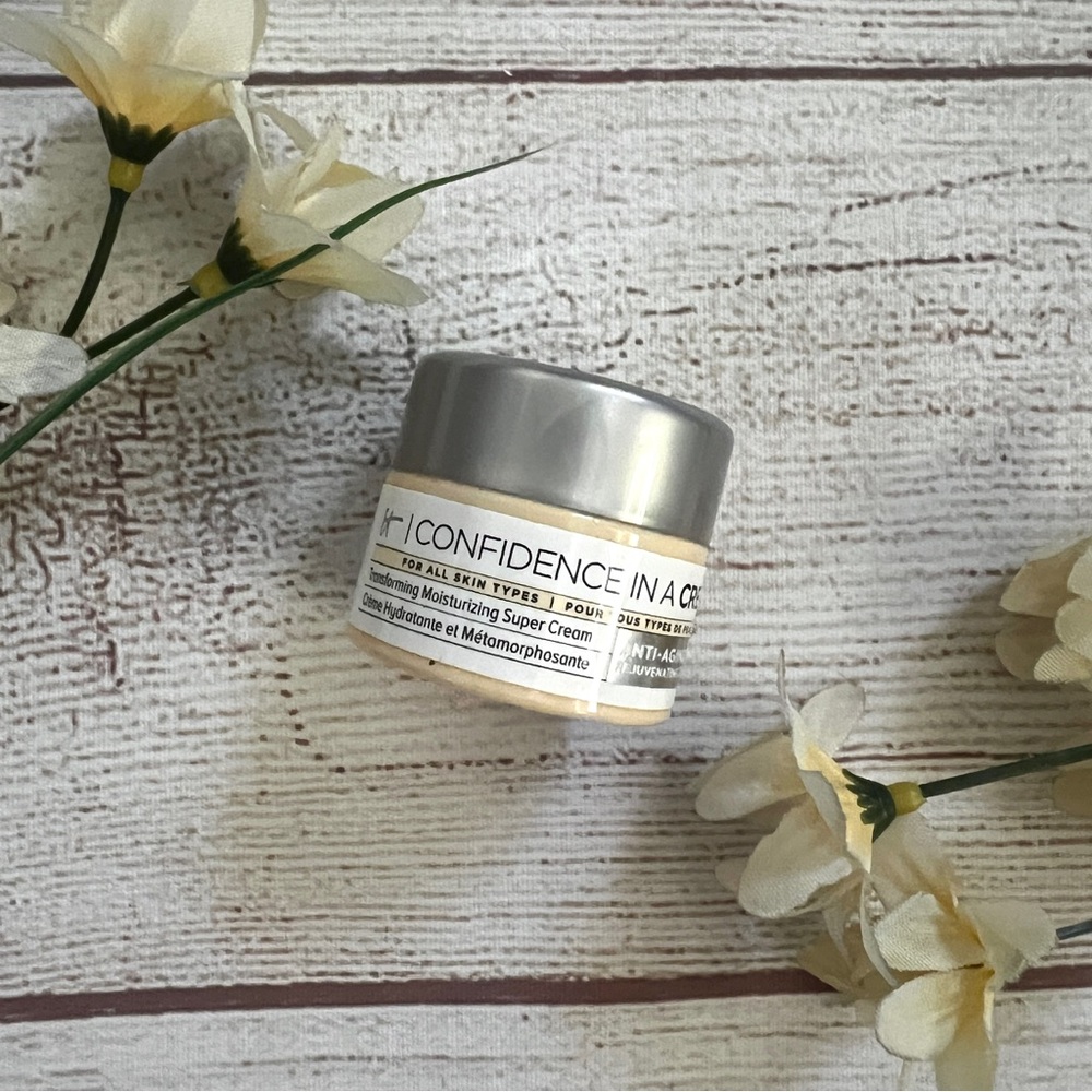 IT Cosmetics Confidence In A Cream Anti-Aging Moisturizing Super Cream